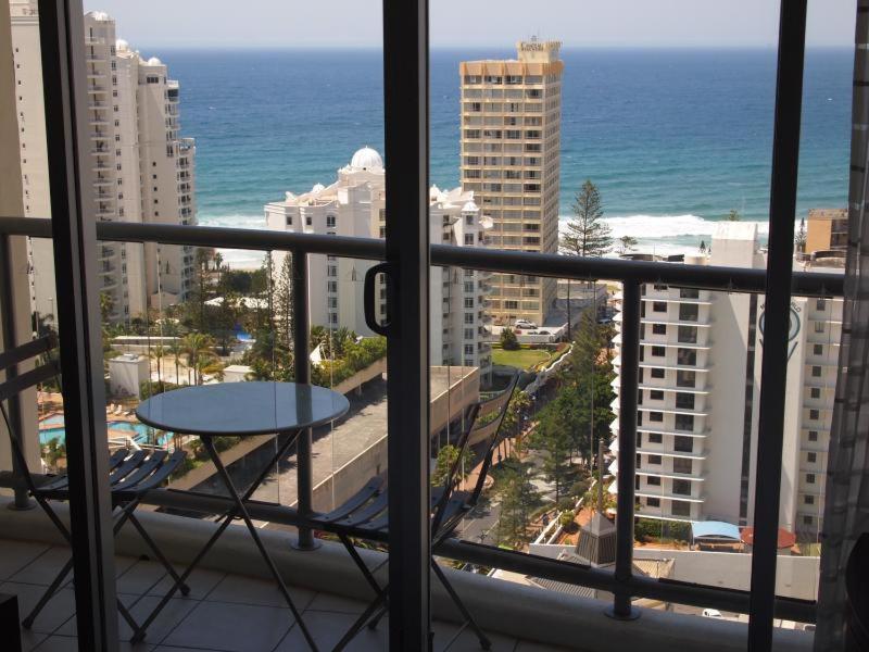 Deluxe Chevron Renaissance Apartman Gold Coast Kültér fotó